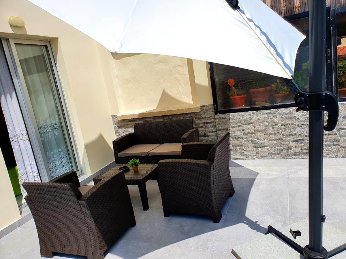 2 Bedroom Cozy Apartment Near Tourist Area, 200M From Sea Paphos Exterior photo