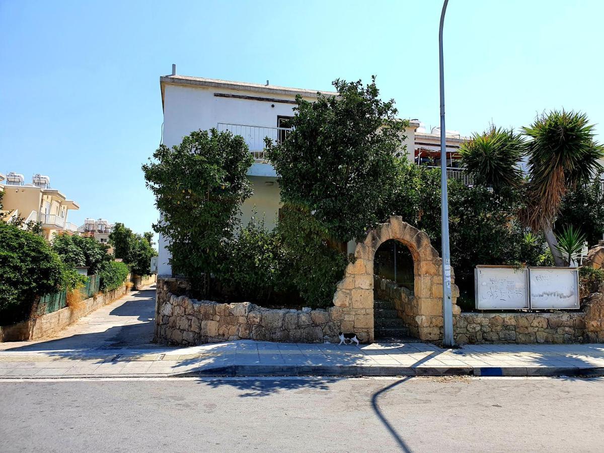 2 Bedroom Cozy Apartment Near Tourist Area, 200M From Sea Paphos Exterior photo
